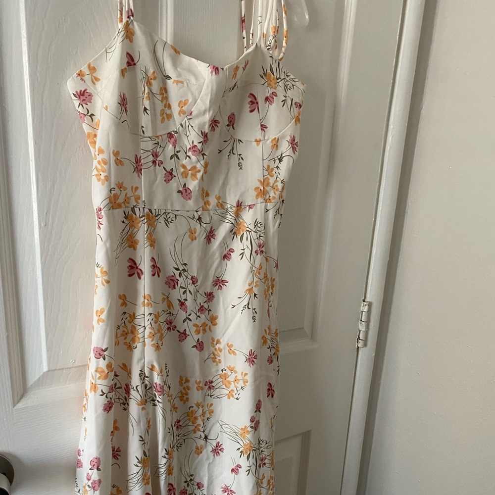 Chic Floral Maxi Dress in Cream